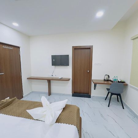 Hotel Apex Inn Hyderabad Airport Exteriör bild