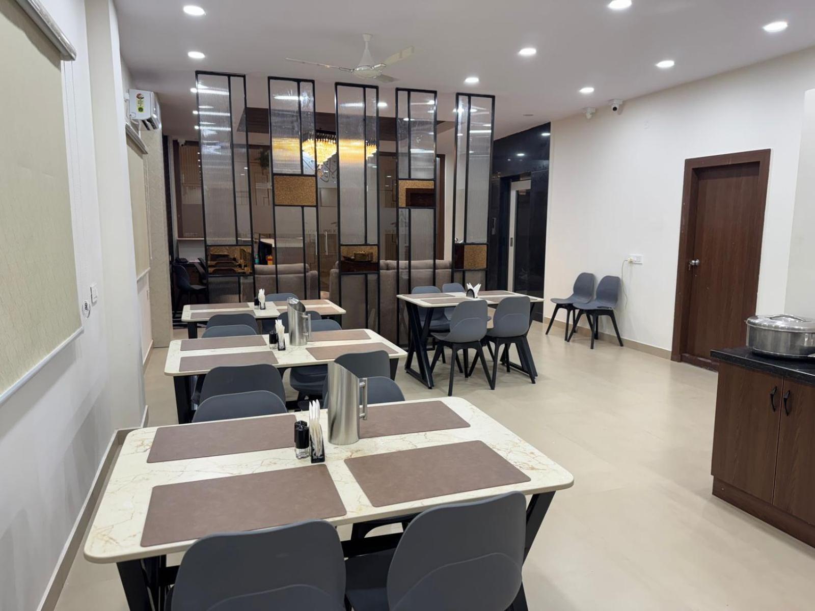 Hotel Apex Inn Hyderabad Airport Exteriör bild